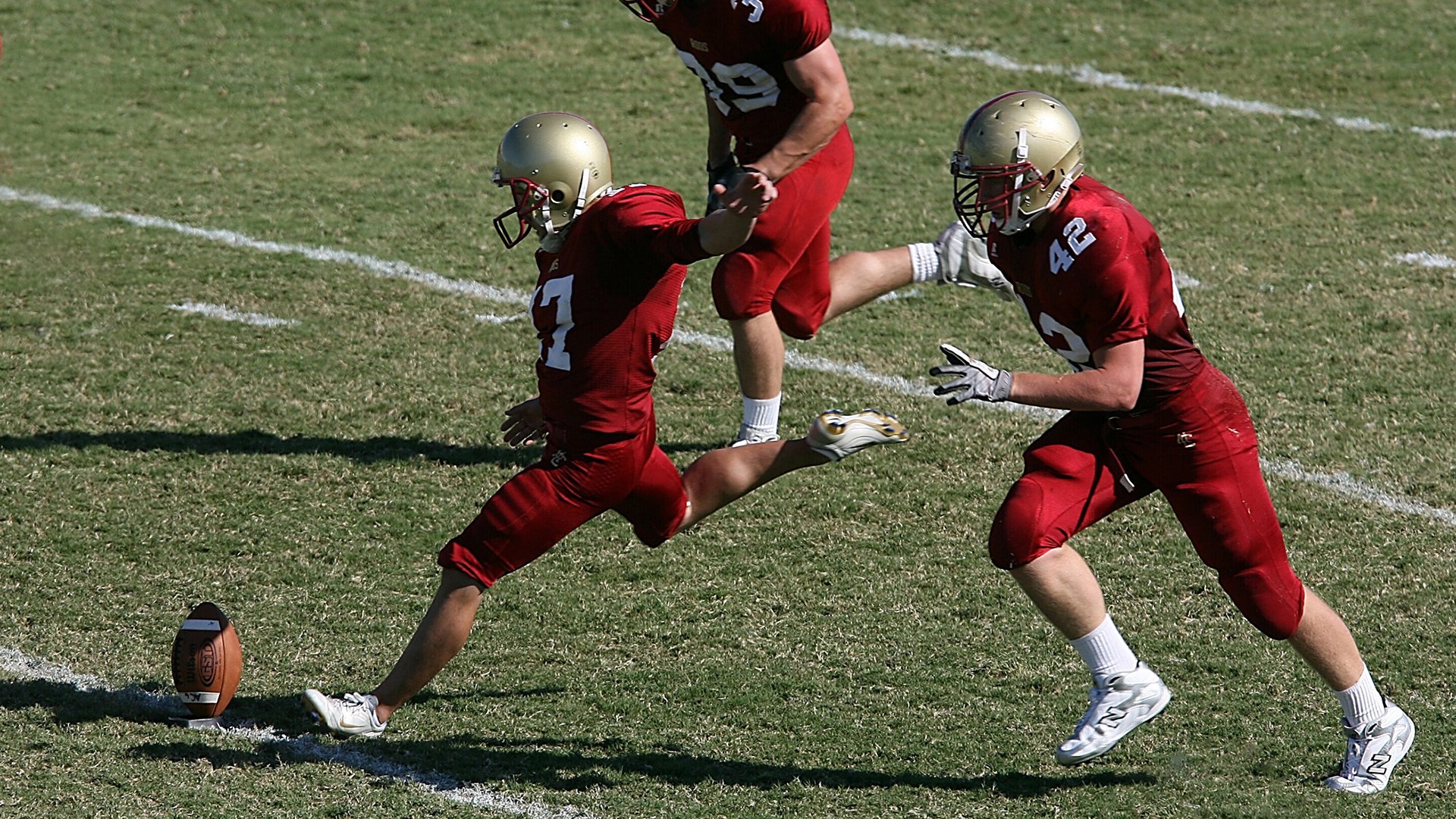 “球速飙升，反应极速！高新区全民健身馆壁球赛场技术与速度的碰撞”