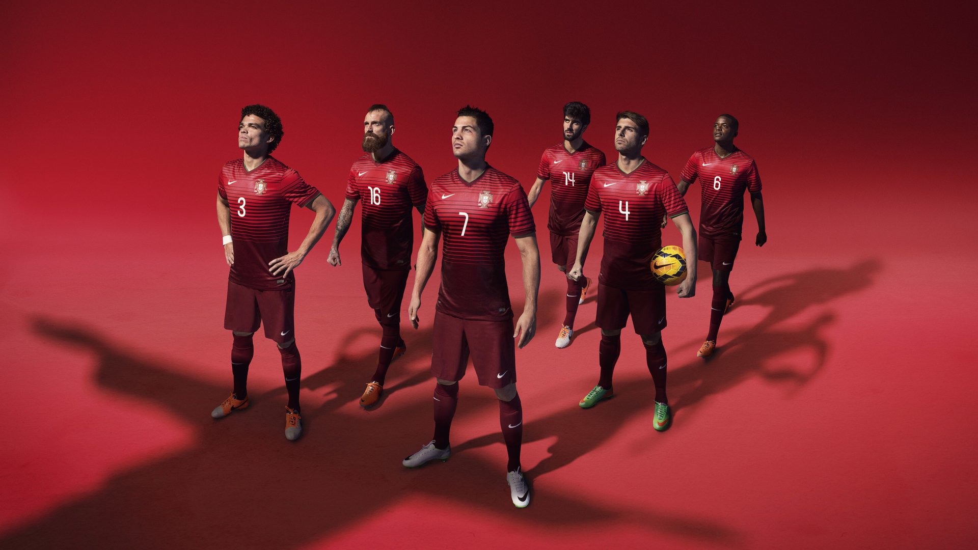 国际足球的未来：AI裁判助力比赛公正，技术革新引关注，国际知名足球裁判